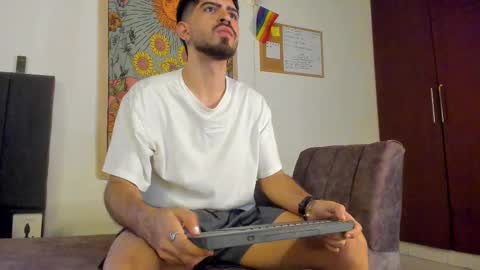 Snapshot of leoliciousss chatting on 02/12/25, 12:44 Leo online show from 02/12/25, 12:44