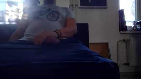 leolongbln online show from 12/16/25, 11:37