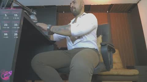 Snapshot of leon_1717 chatting on 03/31/26, 04:07 Leon online show from 03/31/26, 04:07