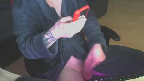 Snapshot of leon_97 chatting on 12/11/24, 11:43 Lele 97 online show from 12/11/24, 11:43