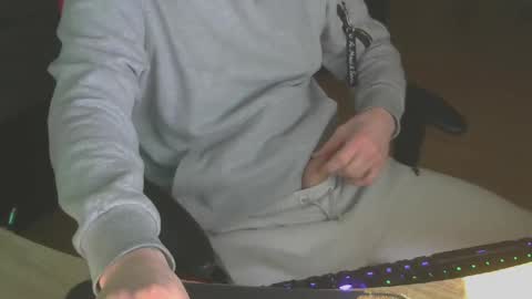 Snapshot of leon_97 chatting on 02/02/25, 03:49 Lele 97 online show from 02/02/25, 03:49