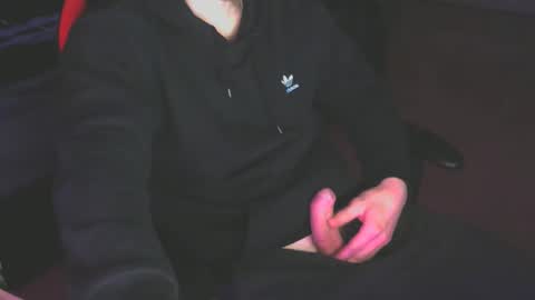 Snapshot of leon_97 chatting on 11/22/25, 11:37 Lele 97 online show from 11/22/25, 11:37