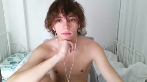 Snapshot of leon_heart666 chatting on 06/15/26, 02:14 Leon online show from 06/15/26, 02:14