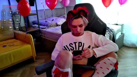 Leon online show from 02/12/25, 08:16