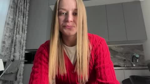 Snapshot of leona_grand chatting on 06/03/26, 02:33 Emma online show from 06/03/26, 02:33