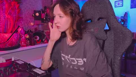 Snapshot of leona_nick chatting on 02/21/26, 03:57 leona online show from 02/21/26, 03:57