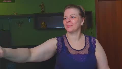 Snapshot of leona_tracie chatting on 03/29/26, 04:45 Leona tracie online show from 03/29/26, 04:45