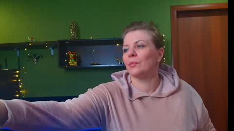 Snapshot of leona_tracie chatting on 04/29/26, 07:42 Leona tracie online show from 04/29/26, 07:42