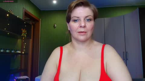 Snapshot of leona_tracie chatting on 05/17/26, 10:55 Leona tracie online show from 05/17/26, 10:55