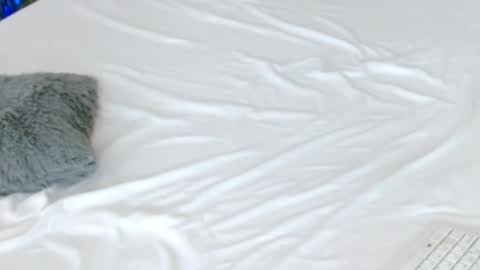 Snapshot of leonacutecam chatting on 04/17/26, 09:18 LUCY online show from 04/17/26, 09:18