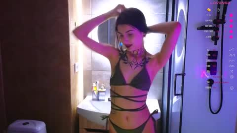 Donna online show from 11/21/25, 02:49