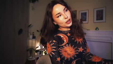 Snapshot of leonamell chatting on 02/11/25, 06:44 Leo online show from 02/11/25, 06:44