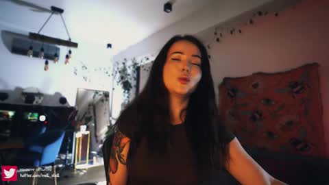 Snapshot of leonamell chatting on 11/27/25, 08:44 Leo online show from 11/27/25, 08:44