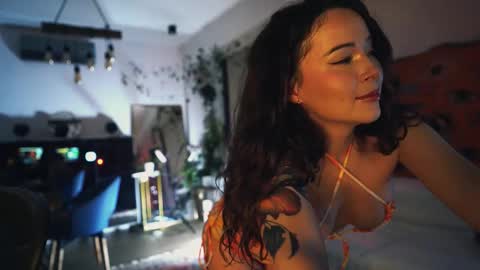 Snapshot of leonamell chatting on 12/18/25, 10:38 Leo online show from 12/18/25, 10:38