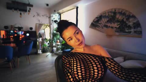 Snapshot of leonamell chatting on 03/12/26, 04:40 Leo online show from 03/12/26, 04:40