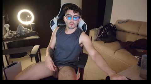 Snapshot of leonandresough chatting on 10/24/25, 04:20 leonandresough online show from 10/24/25, 04:20