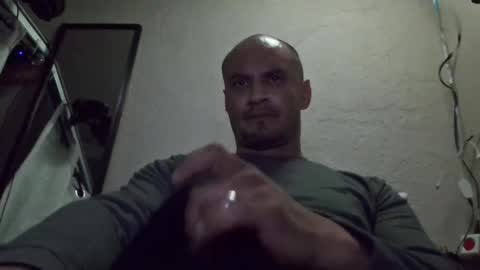 Snapshot of leonar0101 chatting on 12/17/24, 07:37 leonar0101 online show from 12/17/24, 07:37