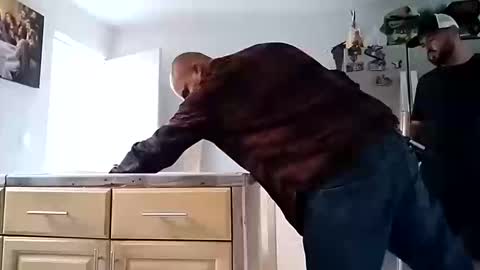 Snapshot of leonar0101 chatting on 10/16/25, 12:22 leonar0101 online show from 10/16/25, 12:22