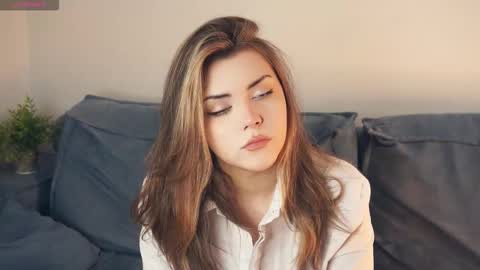 Mia online show from 12/17/25, 07:47