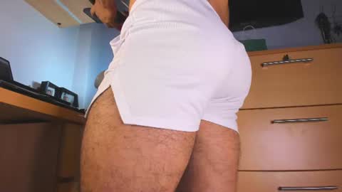 Snapshot of leonardo_sanguinnetti chatting on 06/09/26, 10:49 JOSEPH online show from 06/09/26, 10:49