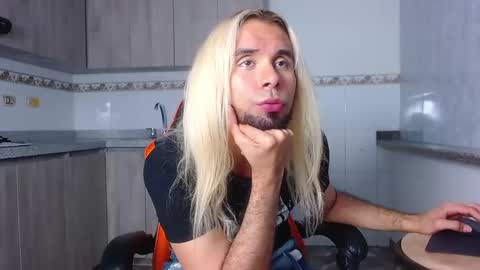 Snapshot of leonboom chatting on 03/03/25, 11:14 Tom Rider online show from 03/03/25, 11:14