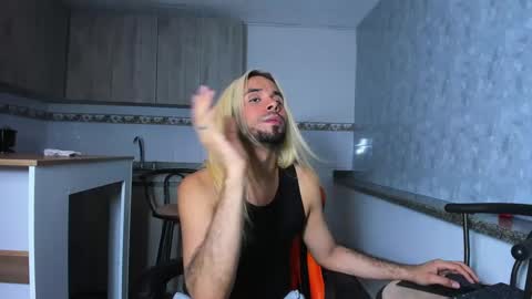 Snapshot of leonboom chatting on 03/07/25, 08:22 Tom Rider online show from 03/07/25, 08:22