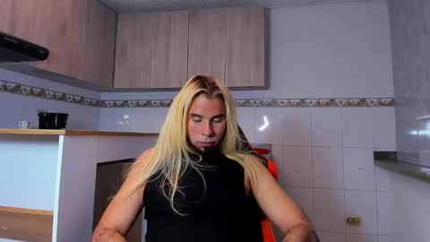 Snapshot of leonboom chatting on 03/09/25, 07:26 Tom Rider online show from 03/09/25, 07:26