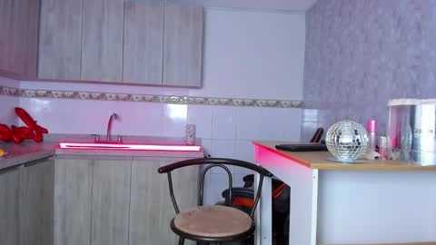 Snapshot of leonboom chatting on 09/10/25, 10:43 Tom Rider online show from 09/10/25, 10:43