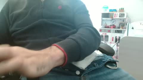 Snapshot of leone44 chatting on 02/24/25, 03:42 angel e sonia online show from 02/24/25, 03:42