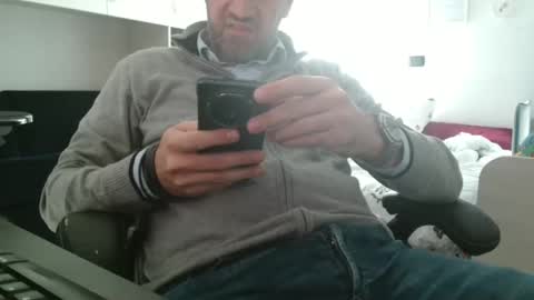 Snapshot of leone44 chatting on 10/21/25, 08:15 angel e sonia online show from 10/21/25, 08:15