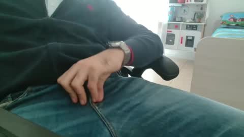 Snapshot of leone44 chatting on 10/28/25, 08:29 angel e sonia online show from 10/28/25, 08:29