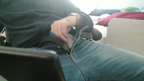 Snapshot of leone44 chatting on 10/31/25, 09:10 angel e sonia online show from 10/31/25, 09:10