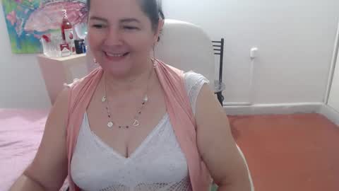 Snapshot of leonela_69 chatting on 10/14/25, 02:45 leonela online show from 10/14/25, 02:45