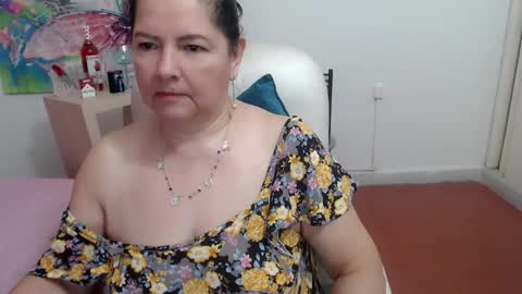 Snapshot of leonela_69 chatting on 10/15/25, 04:45 leonela online show from 10/15/25, 04:45