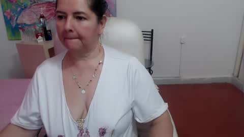 Snapshot of leonela_69 chatting on 10/21/25, 02:07 leonela online show from 10/21/25, 02:07