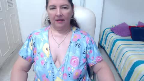leonela   online show from 05/19/26, 01:56