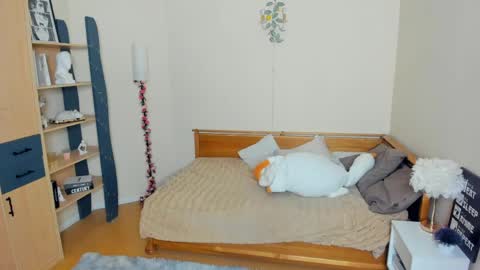 Snapshot of leonewiechec chatting on 03/28/26, 07:35 Alice online show from 03/28/26, 07:35