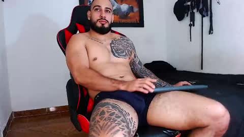 Snapshot of leonidas_k18 chatting on 12/15/24, 01:35 ANDRES online show from 12/15/24, 01:35