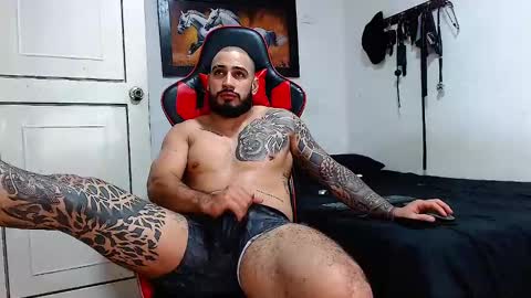 Snapshot of leonidas_k18 chatting on 12/26/24, 04:32 ANDRES online show from 12/26/24, 04:32