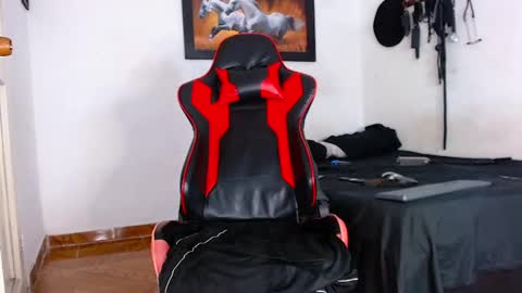 Snapshot of leonidas_k18 chatting on 03/04/25, 02:06 ANDRES online show from 03/04/25, 02:06