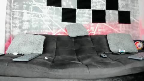 Snapshot of leonidas_k18 chatting on 06/23/26, 03:26 ANDRES online show from 06/23/26, 03:26