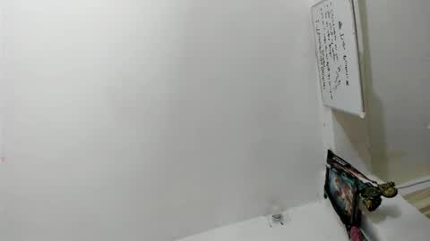 Snapshot of leonidas_k18 chatting on 06/25/26, 04:34 ANDRES online show from 06/25/26, 04:34