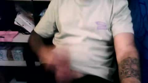 Snapshot of leonidascum chatting on 09/20/25, 12:06 leonidascum online show from 09/20/25, 12:06