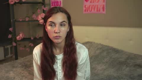 leontinecurly online show from 10/28/25, 08:33