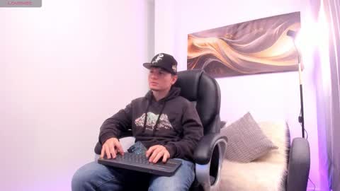 Leo  online show from 11/25/25, 04:01