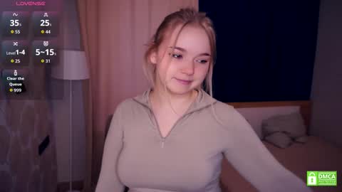 Hello everyone Im Lora Its my first day Were going to have fun together online show from 10/23/25, 05:18