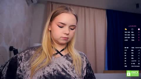 Hello everyone Im Lora Its my first day Were going to have fun together online show from 11/17/25, 05:02