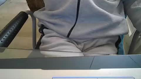 CESTMOI75100 online show from 10/13/25, 06:46