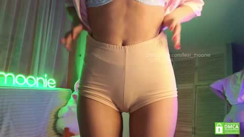 Snapshot of lesi_moonie chatting on 12/31/24, 06:59 Lesi Join my fanclub before use my fanmenu online show from 12/31/24, 06:59