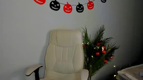 Lesley online show from 10/09/25, 04:10